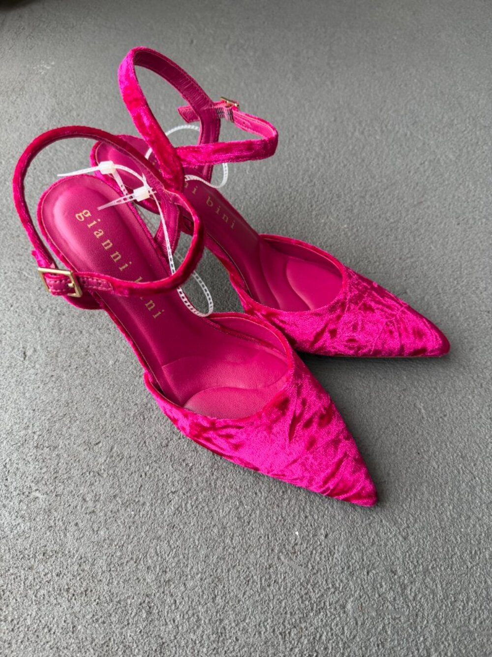Gianni Bini Geno Hot Pink Velvet Pointed Toe Slingback Heels NWOB - Picture 4 of 10